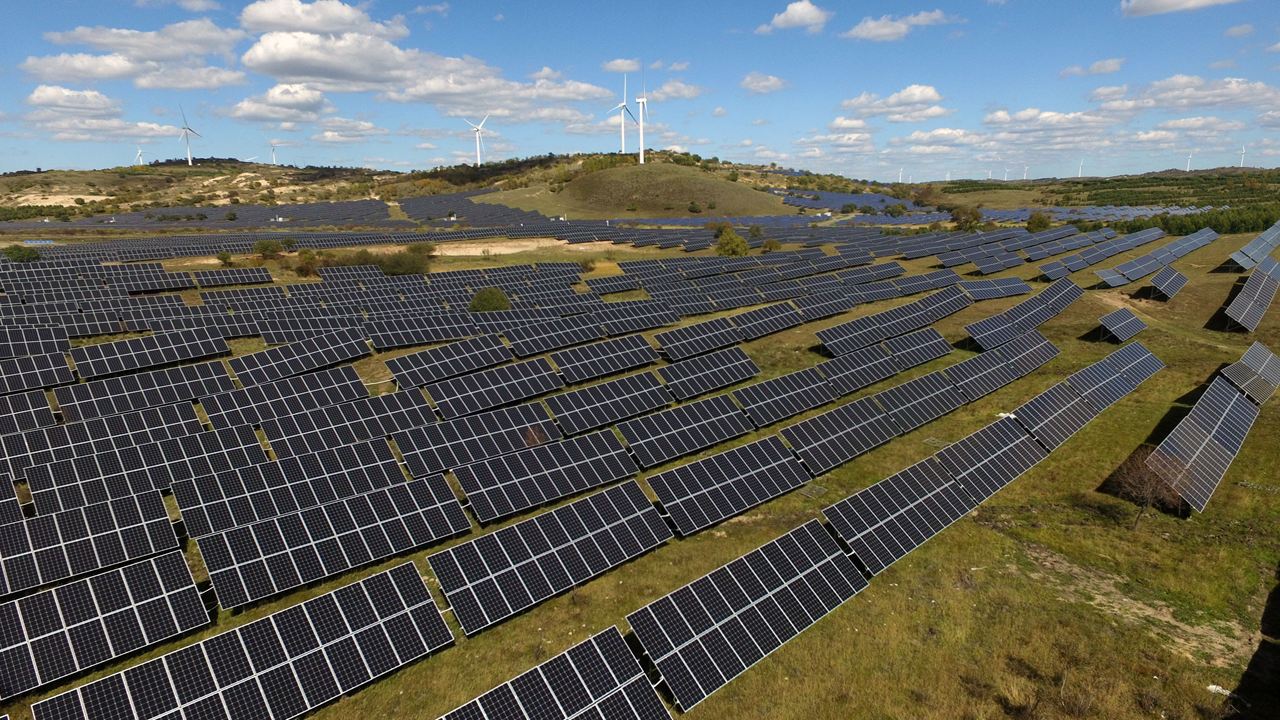 河北承德围场御道口20MW牧光互补光伏电站